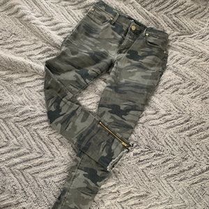 Express camo jeggings